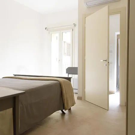 Apartman Le Stanze Dei Pico 4 Camera Queen Moderna Con Balcone E Wifi In Piazza Costituente Mirandola
